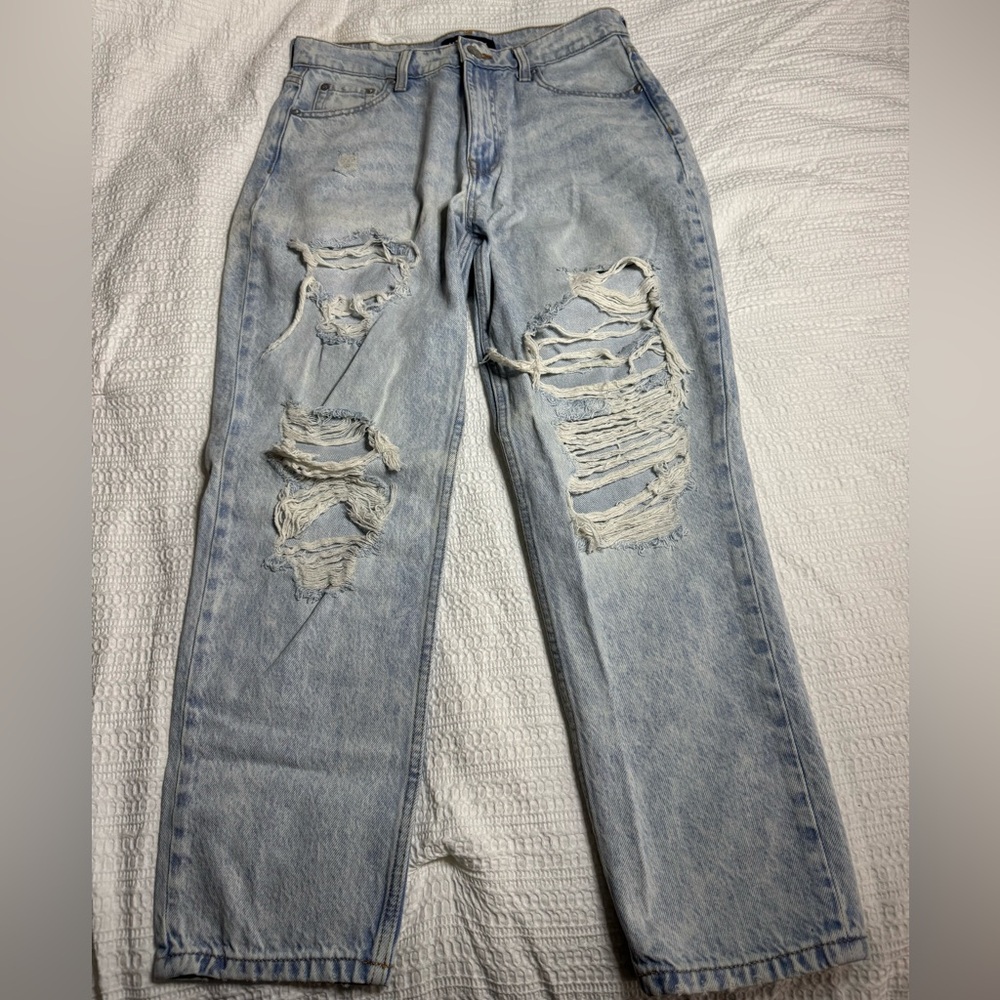 Aeropostale Women's Light Wash Distressed Jeans